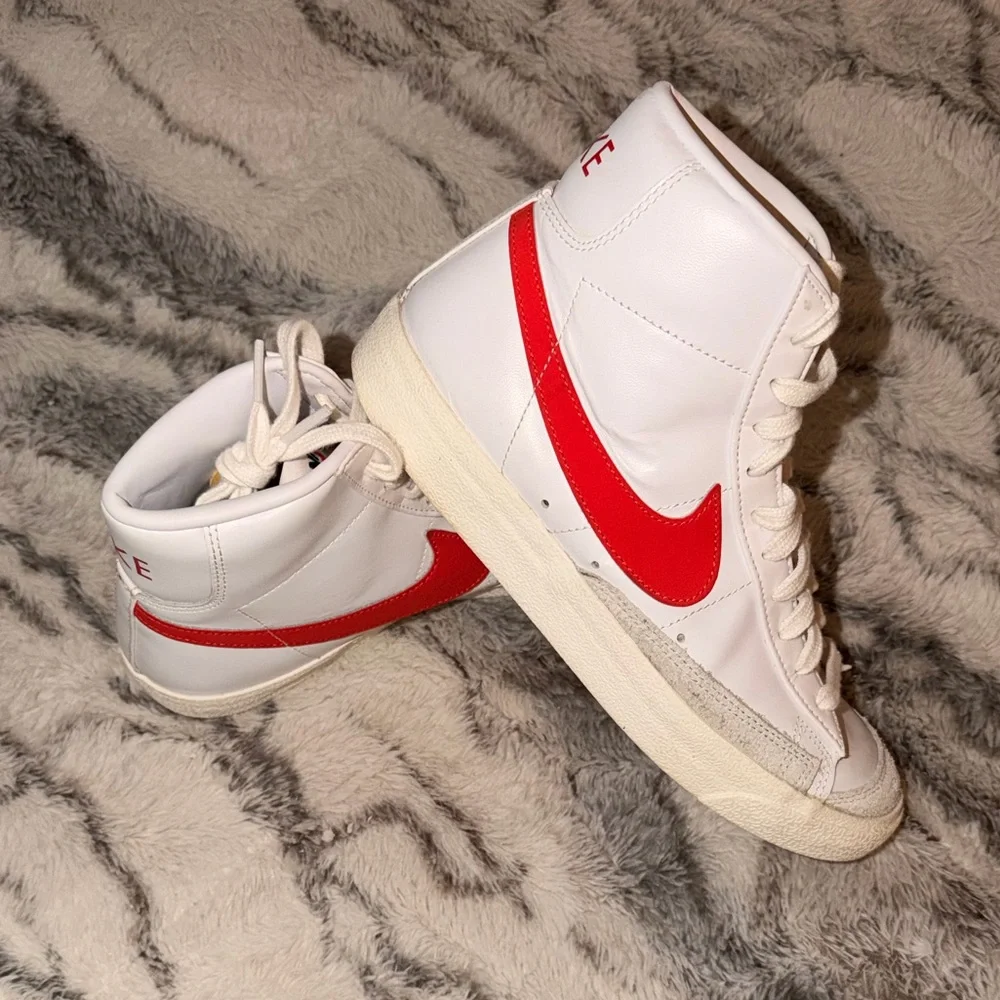 Nike White and Red High-Tops